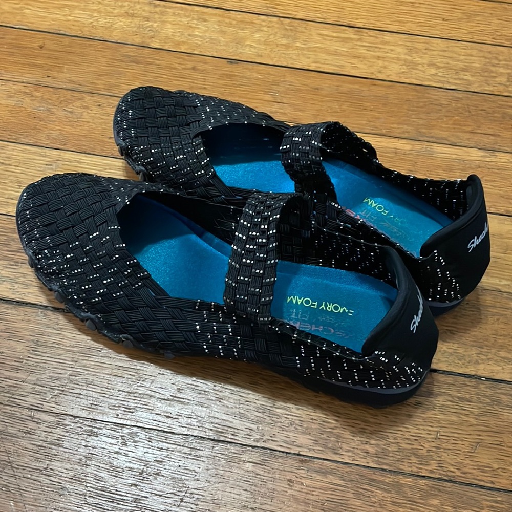 Sketchers Relaxed Fit Memory Foam Walking Shoe